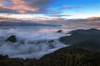 云海“瀑布”