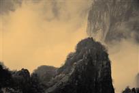 山阕无门雾来封