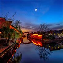 月照江南