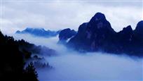 山中云似雪