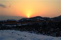 霞光映古寺