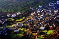 朝阳映入我家乡