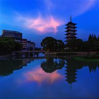 晚霞秀江城