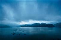 雨急催渔归