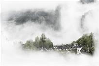 疑是瀑布挂前川