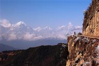远眺贡嘎山
