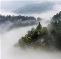 白云深处有人家