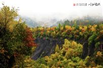 《秋染山川》