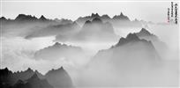 山色空蒙云亦奇
