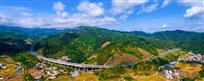 山沟沟通了高速路