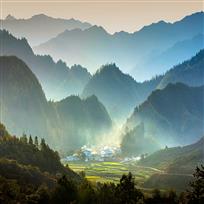 雾掩山村