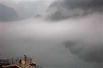 雾锁小东江