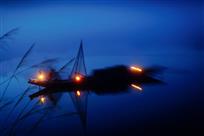 《江中渔火对愁眠》