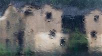 《雨中小镇》