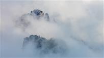 双叠山峦