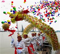 《欢乐的湖畔》