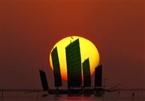 《落日映云帆》