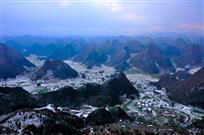 南方峰丛雪景