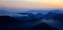 雾笼青山