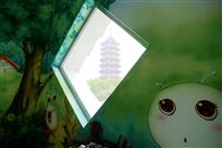 《窗中古塔》