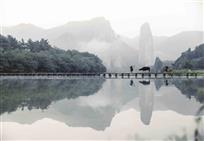 疑是桃源落梦境