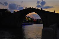 标题《傍晚时分》