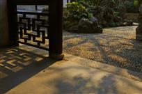 标题《古园光影》