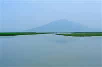 标题《水天一色》