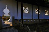 标题《午后的园林》