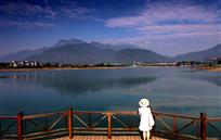 凭栏远眺峨眉秀