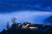 高山村落入仙境