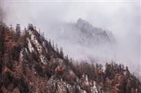 雾绕群峰