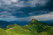 层巅雨霁