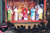 送戏下乡进礼堂