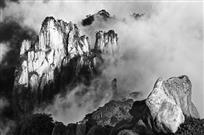 怪石与山峰
