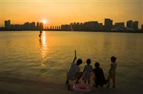 流光溢彩天鹅湖