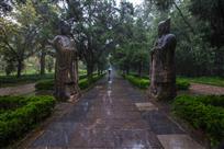 雨中明孝陵