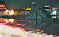 站在桥上看美景