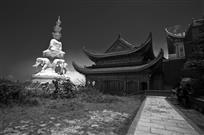 登峨眉山金顶，观大佛