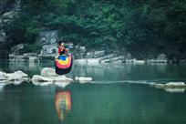 赤水河畔的彝族姑娘