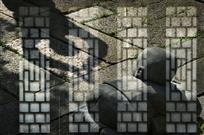 虔诚面前的小顽童(多次曝光)