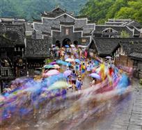 雾雨飞虹