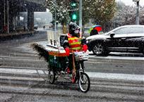 风雪环卫人