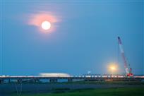 海上工地升明月