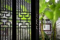 轩外芭蕉正临风