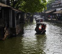 摇橹声声船队过