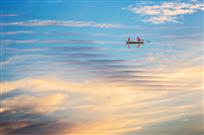 疑是彩云落人间