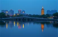 《夜色楚秀园》