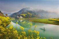 《春江花海荡轻舟》