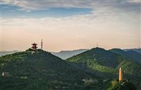 巍巍宝塔山